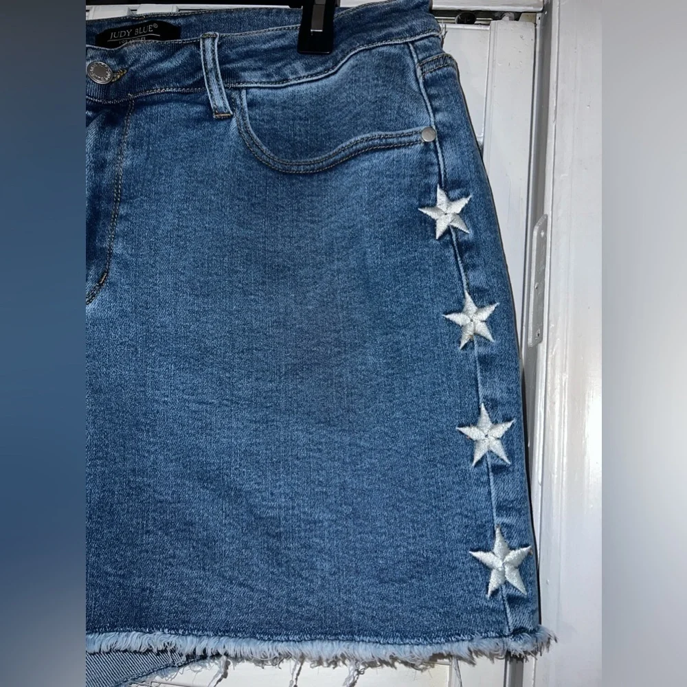 Judy Blue High Rise Star Embroidered Denim Shorts